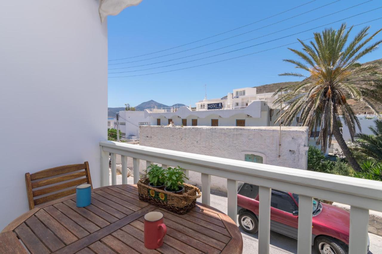 Areti'S Milos Guesthouses Adamantas  Luaran gambar