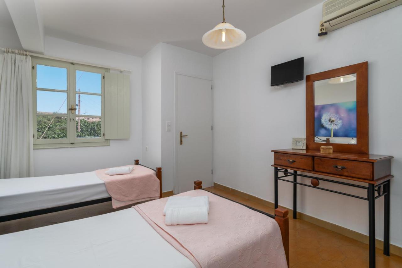 Areti'S Milos Guesthouses Adamantas  Luaran gambar