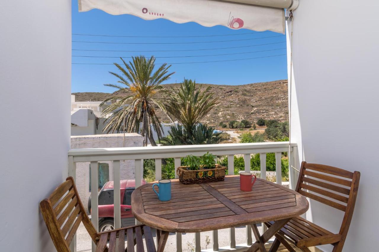 Areti'S Milos Guesthouses Adamantas  Luaran gambar